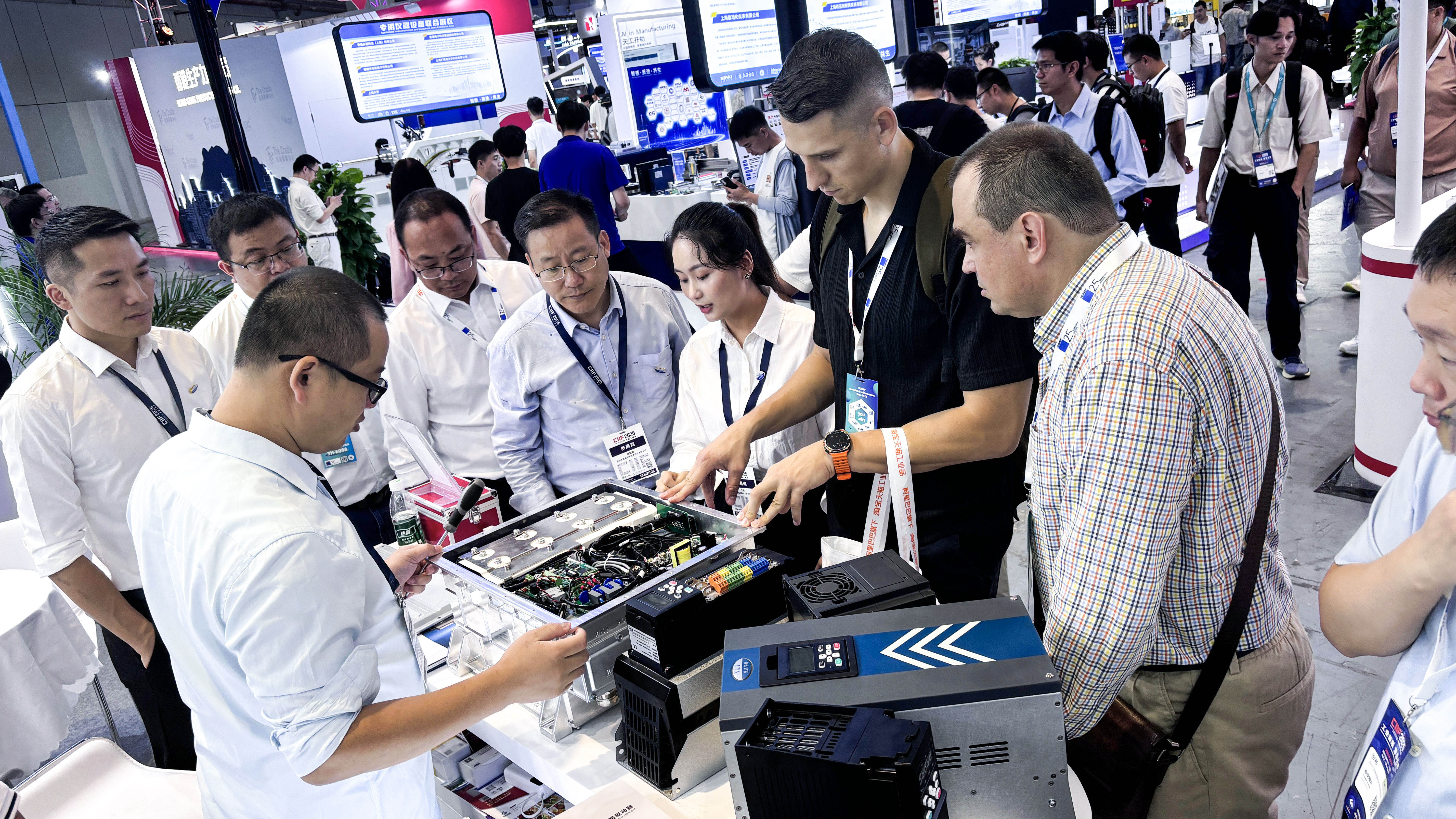 【工博会直击】2025上海工博会首日晨光：6686体育深耕新能源与工业自动化智能制造，以技术诠释实力!