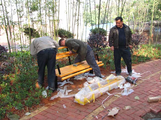 中国南车集团株洲电力机车厂小区再次采购DWK-077钢木休闲椅,湖南室外健身器材,湖南室外休闲椅,湖南儿童滑梯,湖南运动场地,长沙人造草皮,长沙室内外运动地板,长沙球场围栏,长沙室外健身器材,长沙室外休闲椅,长沙儿童滑梯,长沙运动场地,长沙多威体育用品有限公司