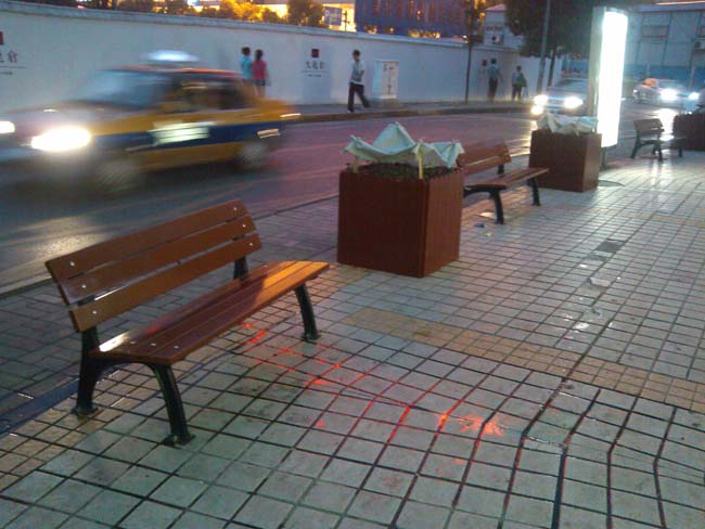长沙市黄兴路步行街休闲椅花箱安装实例,湖南室外健身器材,湖南室外休闲椅,湖南儿童滑梯,湖南运动场地,长沙人造草皮,长沙室内外运动地板,长沙球场围栏,长沙室外健身器材,长沙室外休闲椅,长沙儿童滑梯,长沙运动场地,长沙多威体育用品有限公司