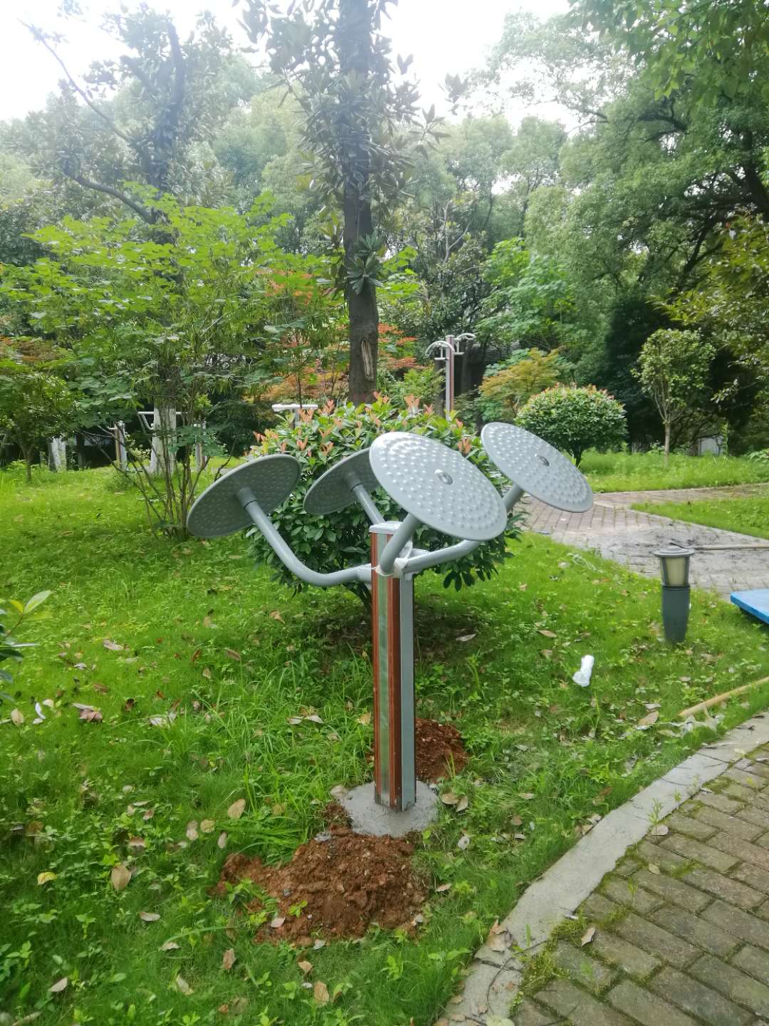 湖南省军区安装实拍,湖南室外健身器材,湖南室外休闲椅,湖南儿童滑梯,湖南运动场地,长沙人造草皮,长沙室内外运动地板,长沙球场围栏,长沙室外健身器材,长沙室外休闲椅,长沙儿童滑梯,长沙运动场地,长沙多威体育用品有限公司